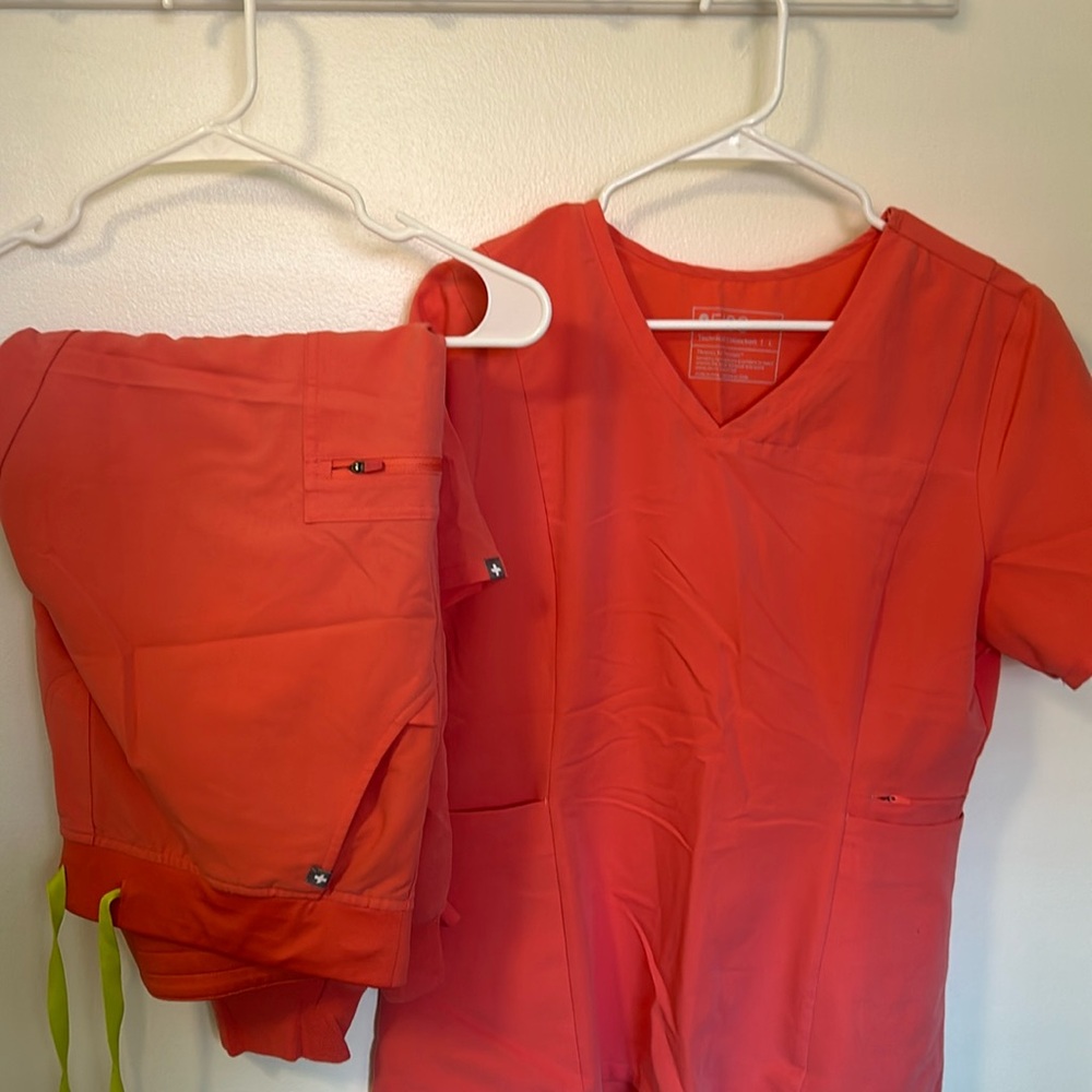 FIGs hot Coral set